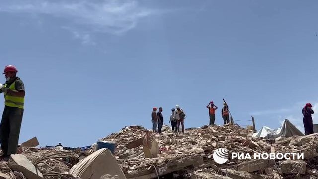 Спустя месяц после двойного землетрясения в Венесуэле в штате Ла-Гуайра продолжаются поиски тел погибших