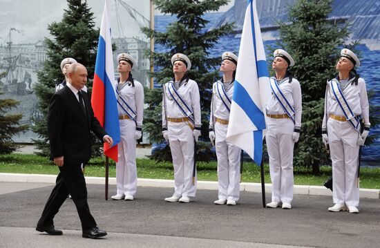 Рабочая поездка президента Владимира Путина в Санкт-Петербург 