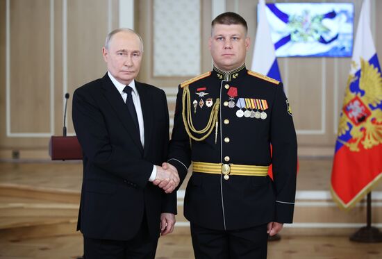 Рабочая поездка президента Владимира Путина в Санкт-Петербург 