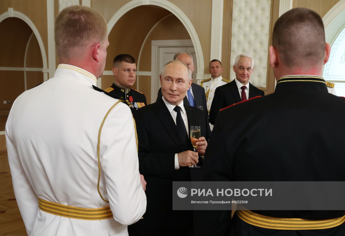 Рабочая поездка президента Владимира Путина в Санкт-Петербург 