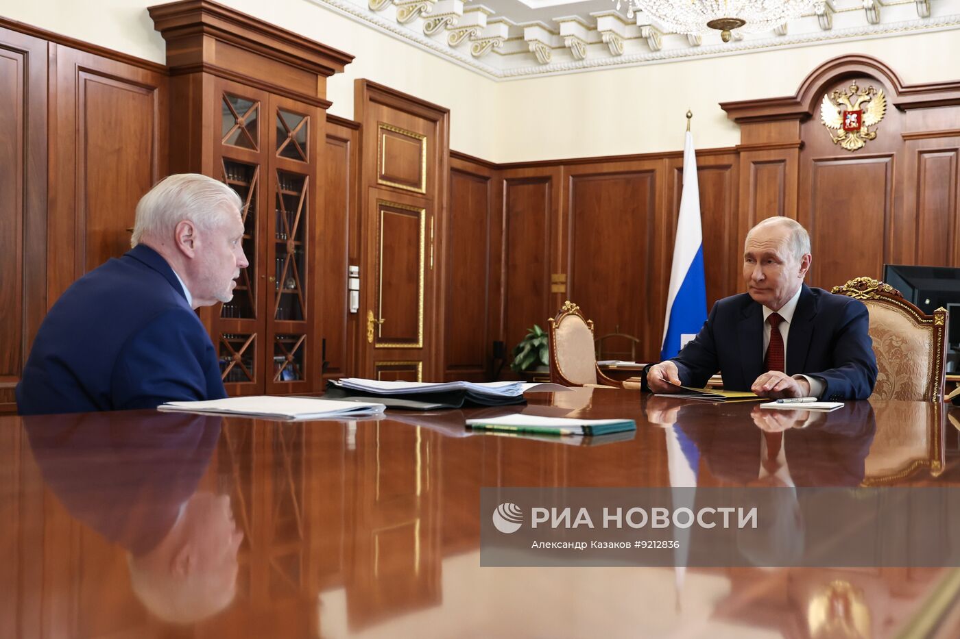 Президент Владимир Путин встретился с руководителями фракций политических партий в Государственной Думе РФ восьмого созыва