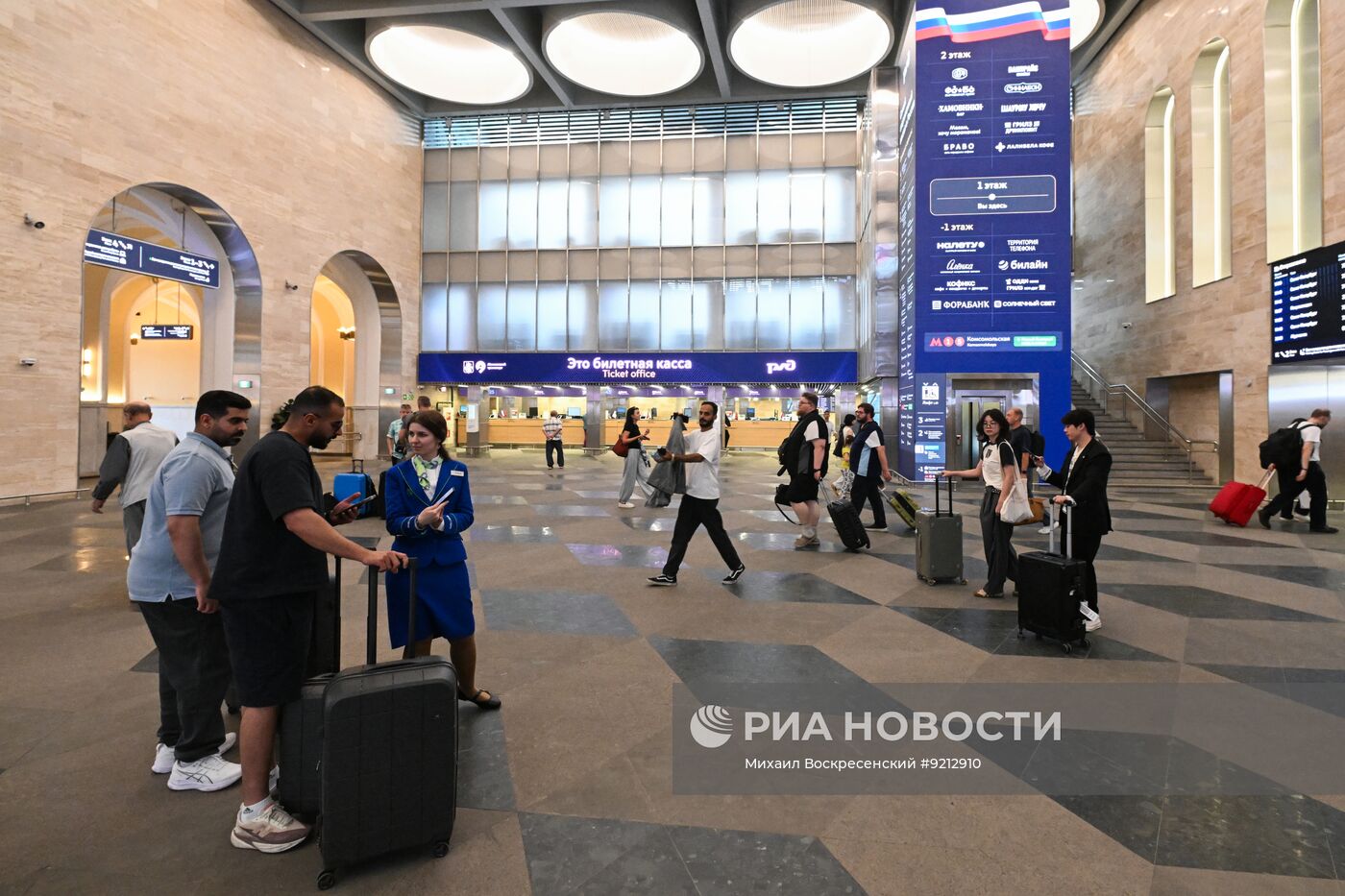 Ленинградский вокзал в Москве