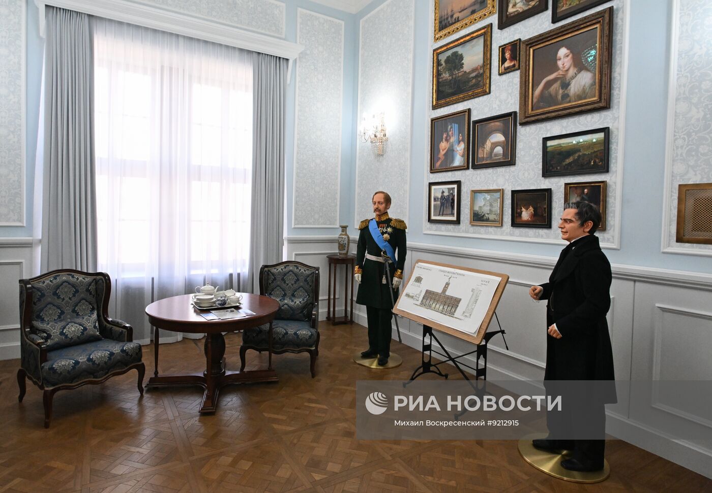 Ленинградский вокзал в Москве