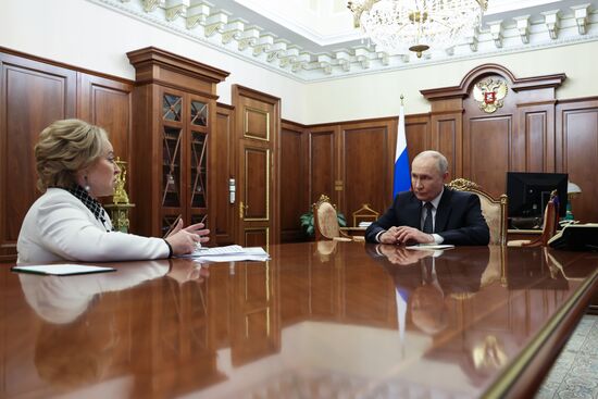 Президент Владимир Путин встретился с председателем Совета Федерации РФ Валентиной Матвиенко