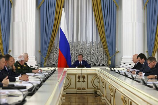 Зампред Совбеза РФ Дмитрий Медведев провел заседание межведомственной комиссии СБ РФ
