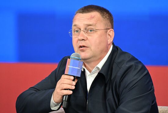 Встреча с лидерами парламентских партий на форуме "Территория смыслов" в Подмосковье