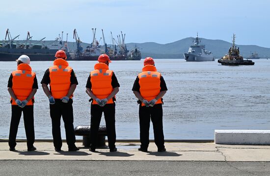 Прибытие во Владивосток кораблей ВМФ России и ВМС НОАК после совместного патрулирования