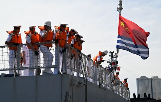 Прибытие во Владивосток кораблей ВМФ России и ВМС НОАК после совместного патрулирования