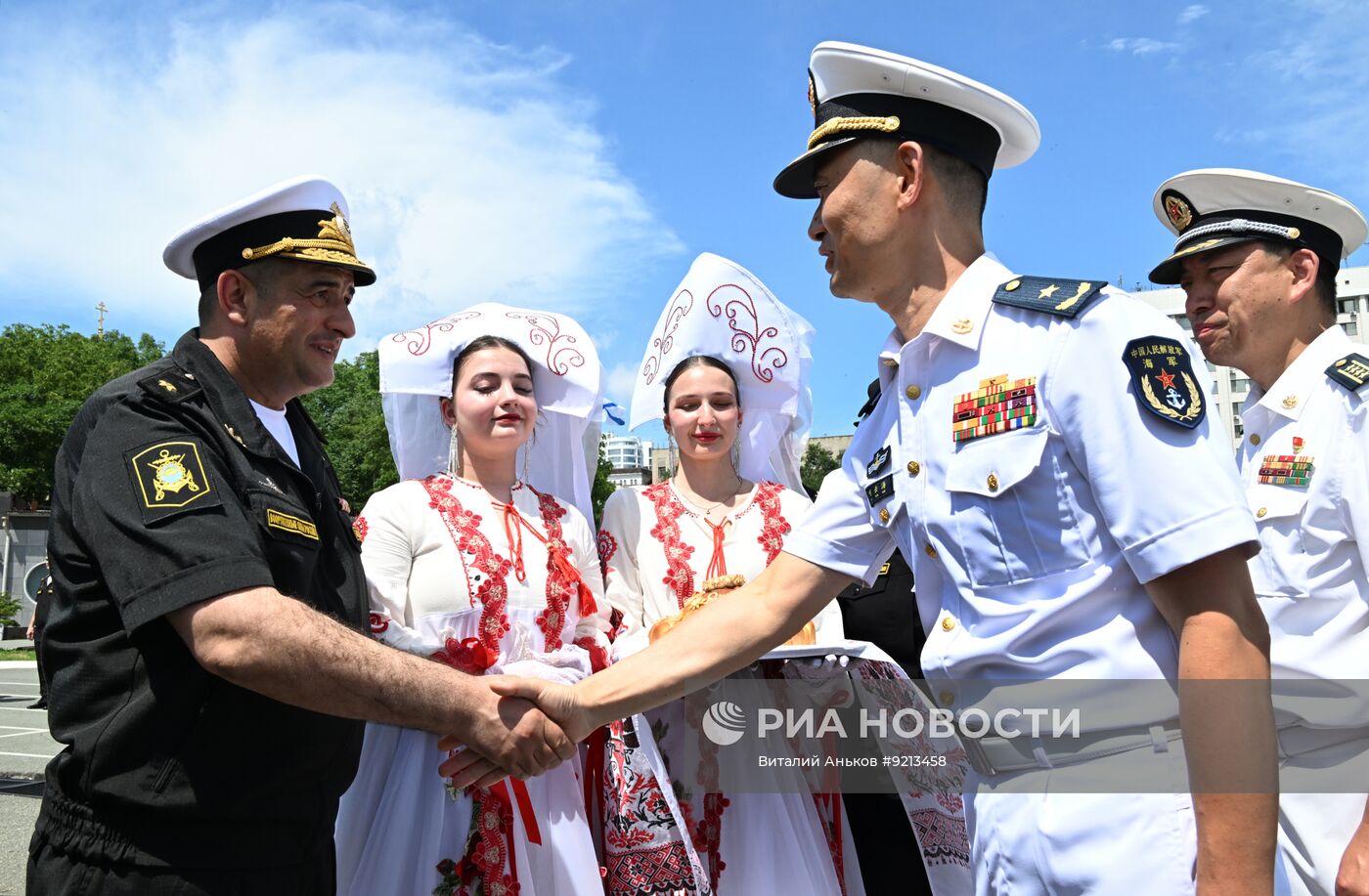 Прибытие во Владивосток кораблей ВМФ России и ВМС НОАК после совместного патрулирования