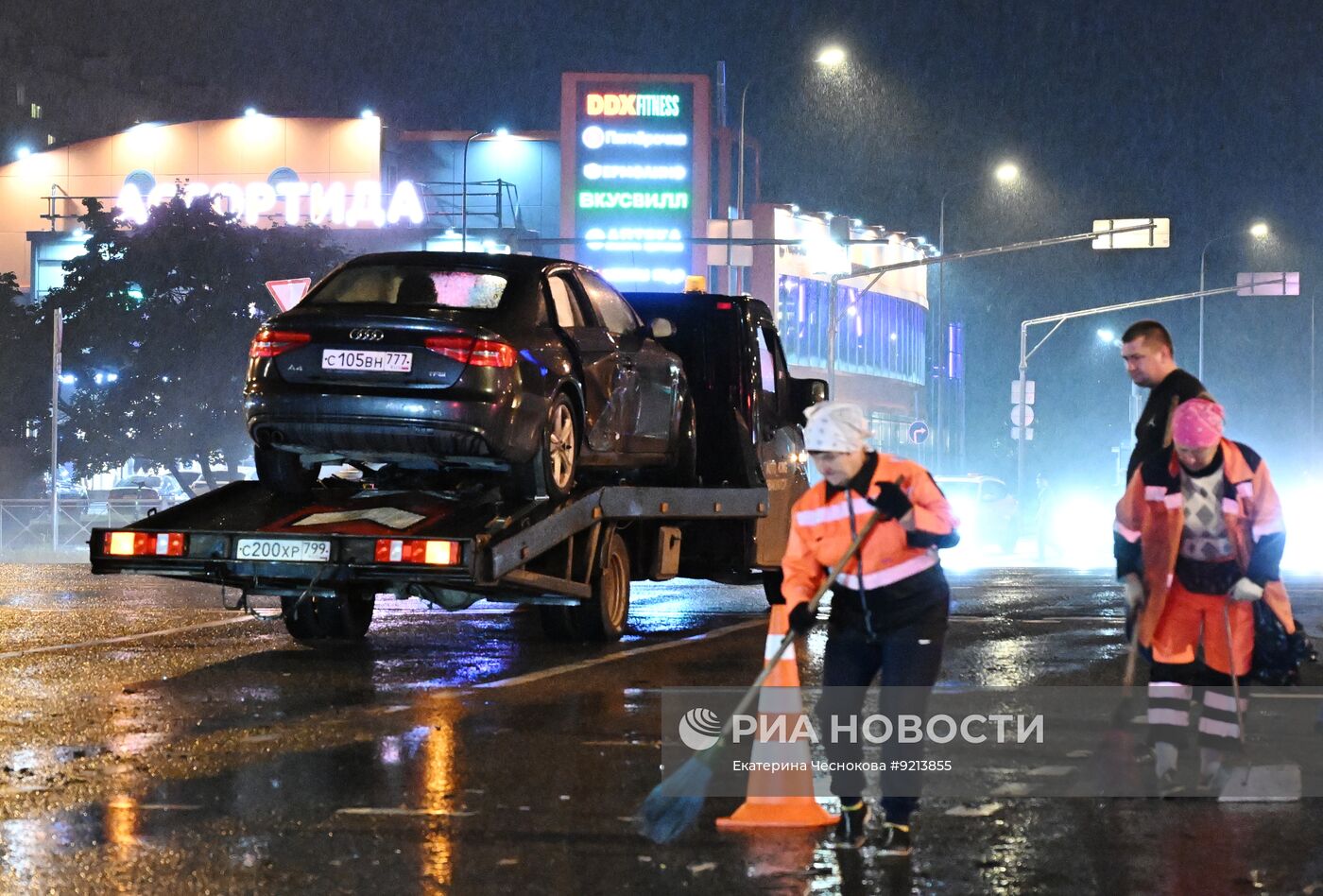 Автомобиль въехал в подземный переход у "Домодедовской" в Москве