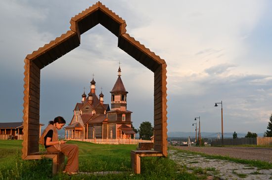 Отреставрированная деревянная церковь в Красноярском крае 