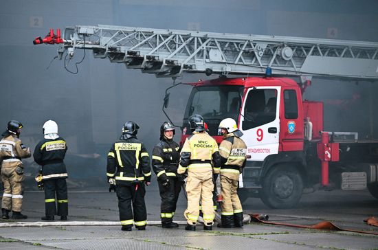 Пожар на складе DNS во Владивостоке