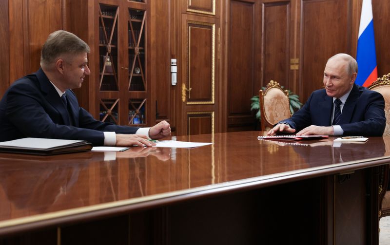 Президент Владимир Путин встретился с главой РЖД Олегом Белозеровым