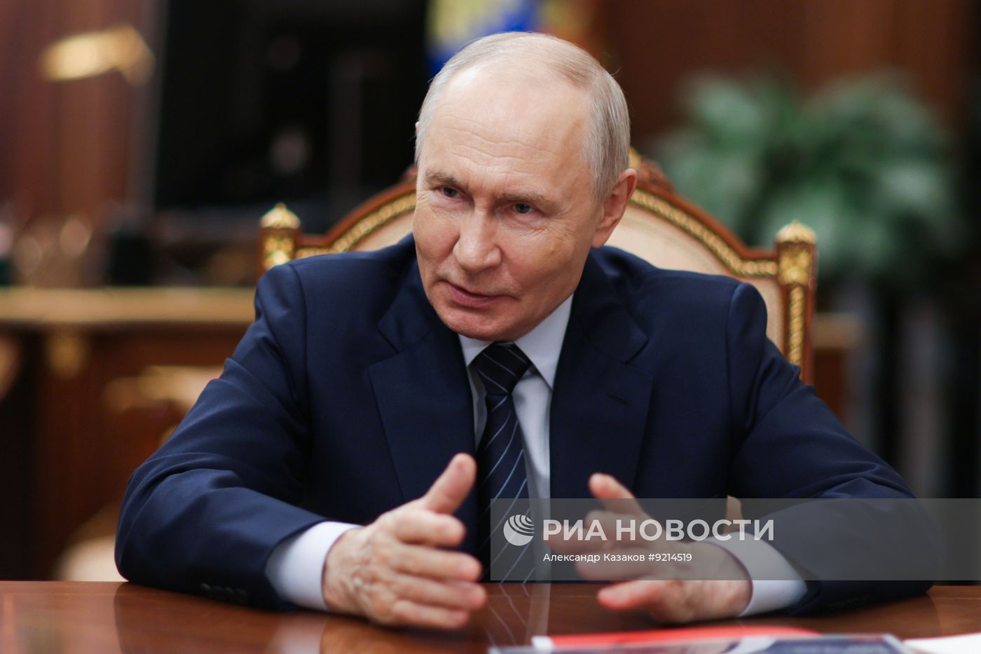 Президент Владимир Путин встретился с главой РЖД Олегом Белозеровым