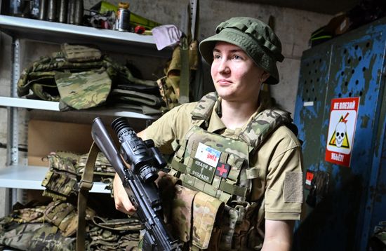 Девушка-боец Добровольческого корпуса отряда "Иван Калита" в зоне СВО
