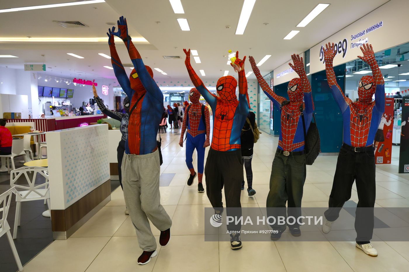Акция фанатов Человека-паука в Санкт-Петербурге к выходу мировой премьеры