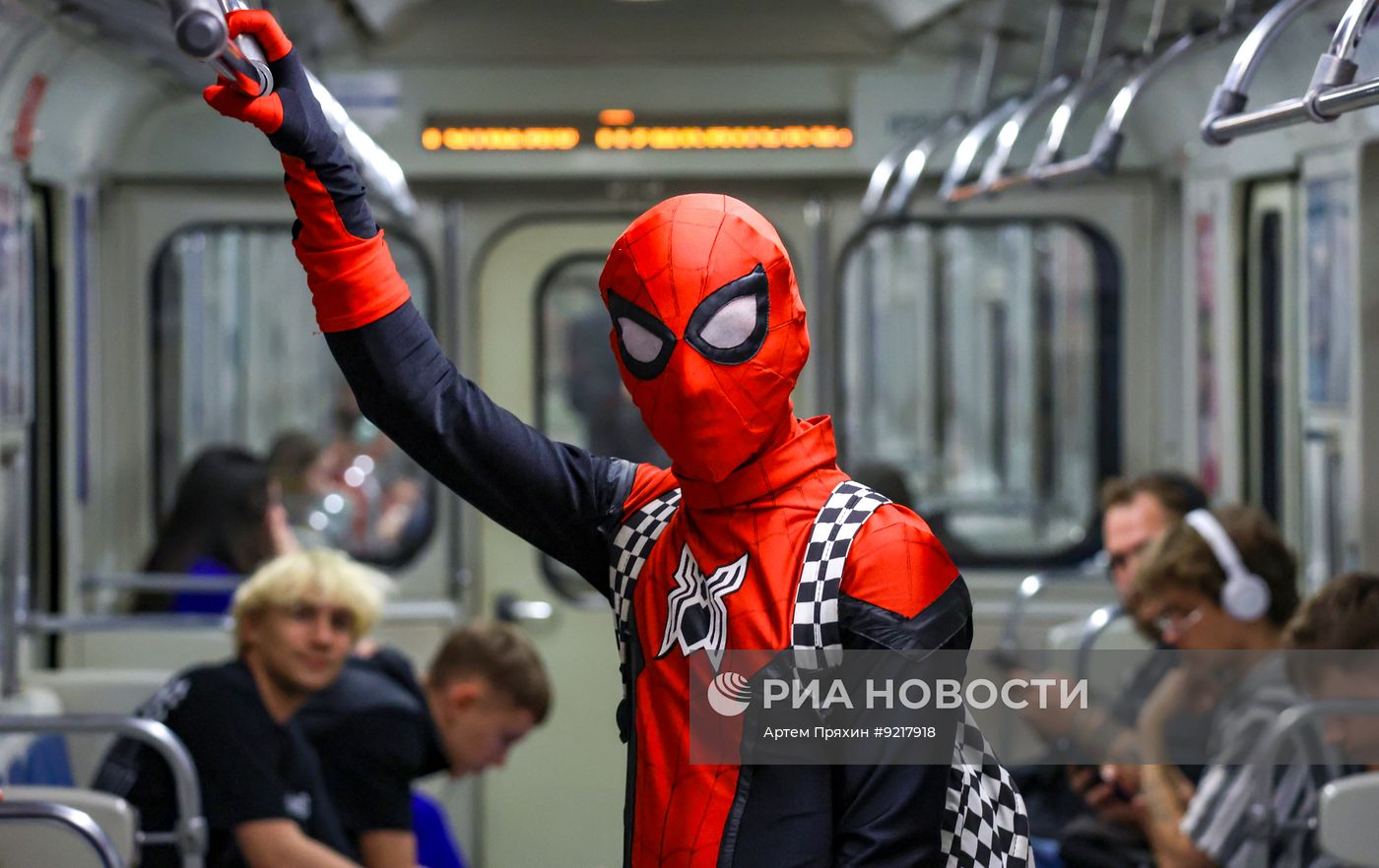 Акция фанатов Человека-паука в Санкт-Петербурге к выходу мировой премьеры