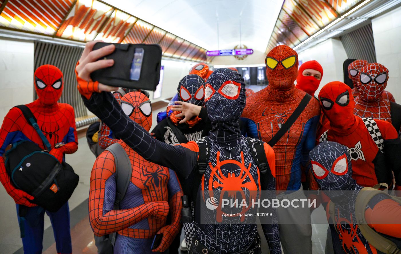 Акция фанатов Человека-паука в Санкт-Петербурге к выходу мировой премьеры