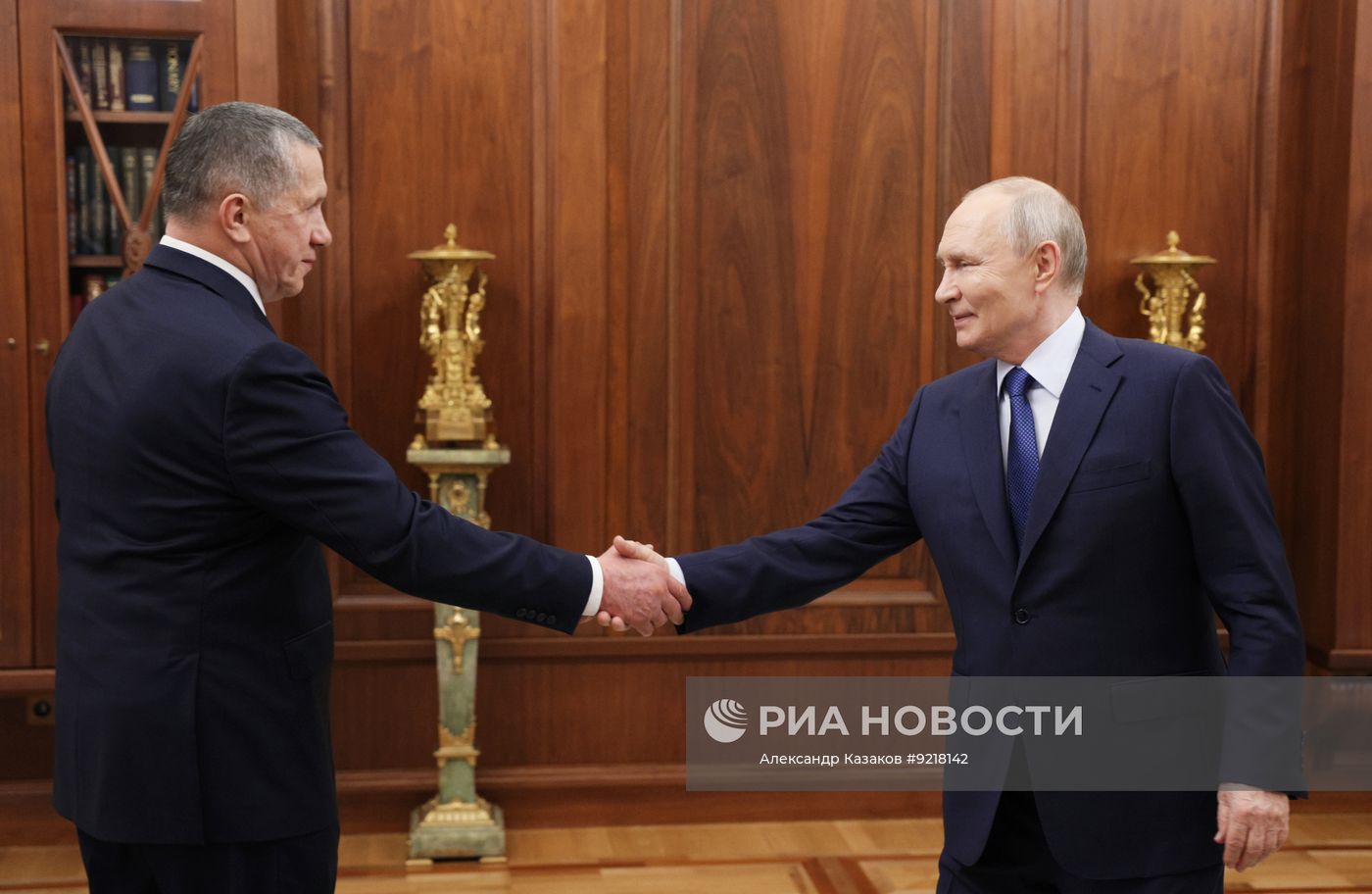 Президент Владимир Путин провел встречу с вице-премьером - полпредом в ДВФО Юрием Трутневым