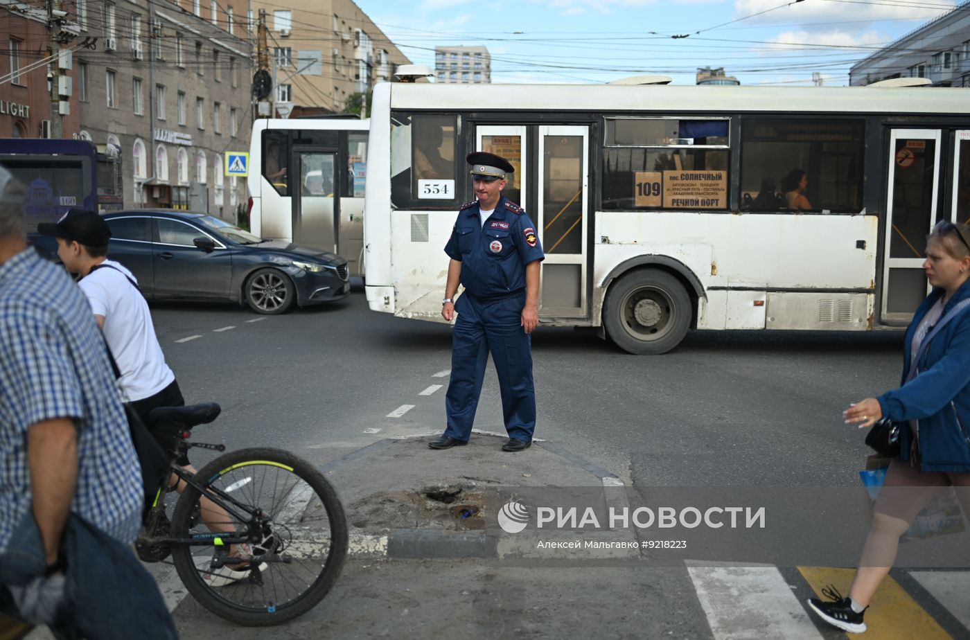 В Омске водитель легковушки наехал на пешеходов