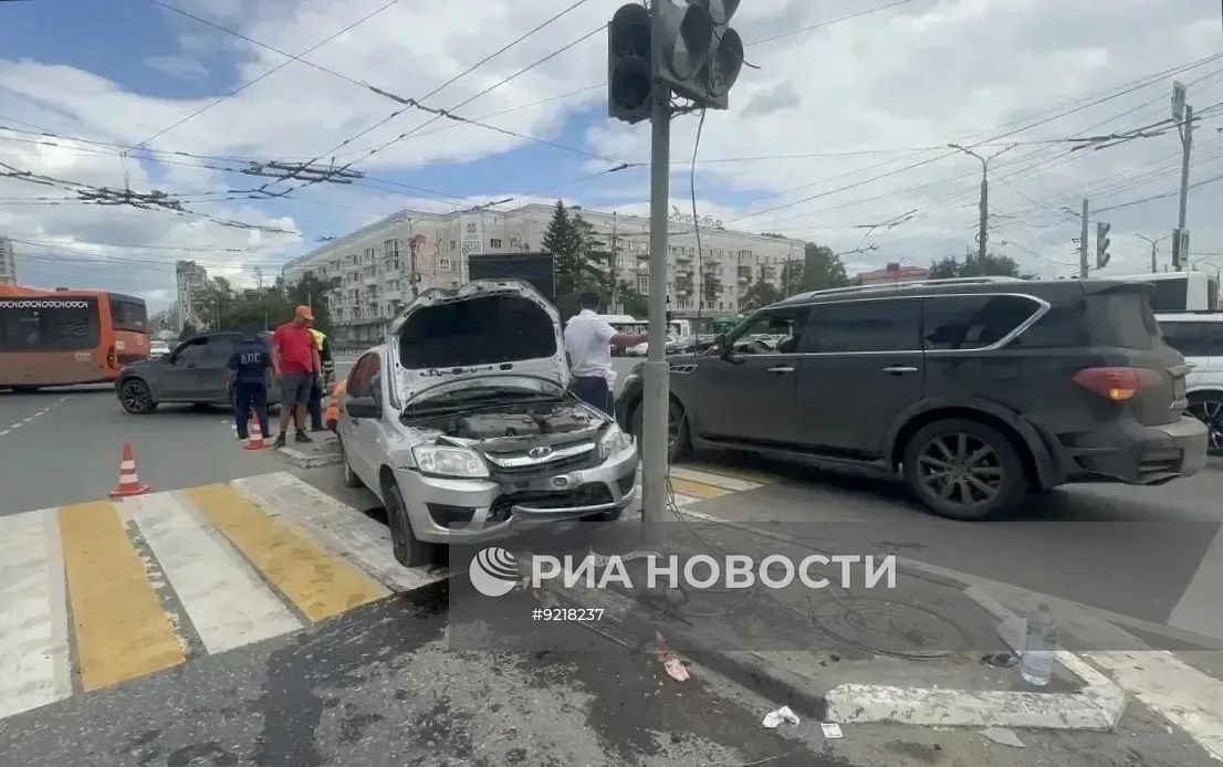 В Омске водитель легковушки наехал на пешеходов