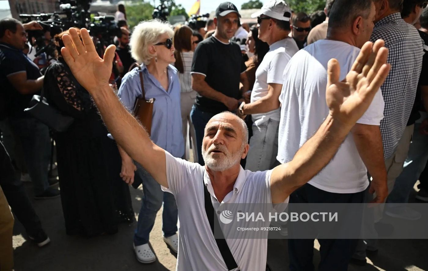 Заседание суда по делу Верховного патриарха и католикоса всех армян Гарегина II и шести епископов