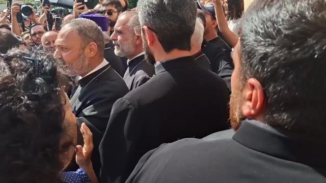 Католикос всех армян прибыл в суд города Вагаршапат, где слушается его дело