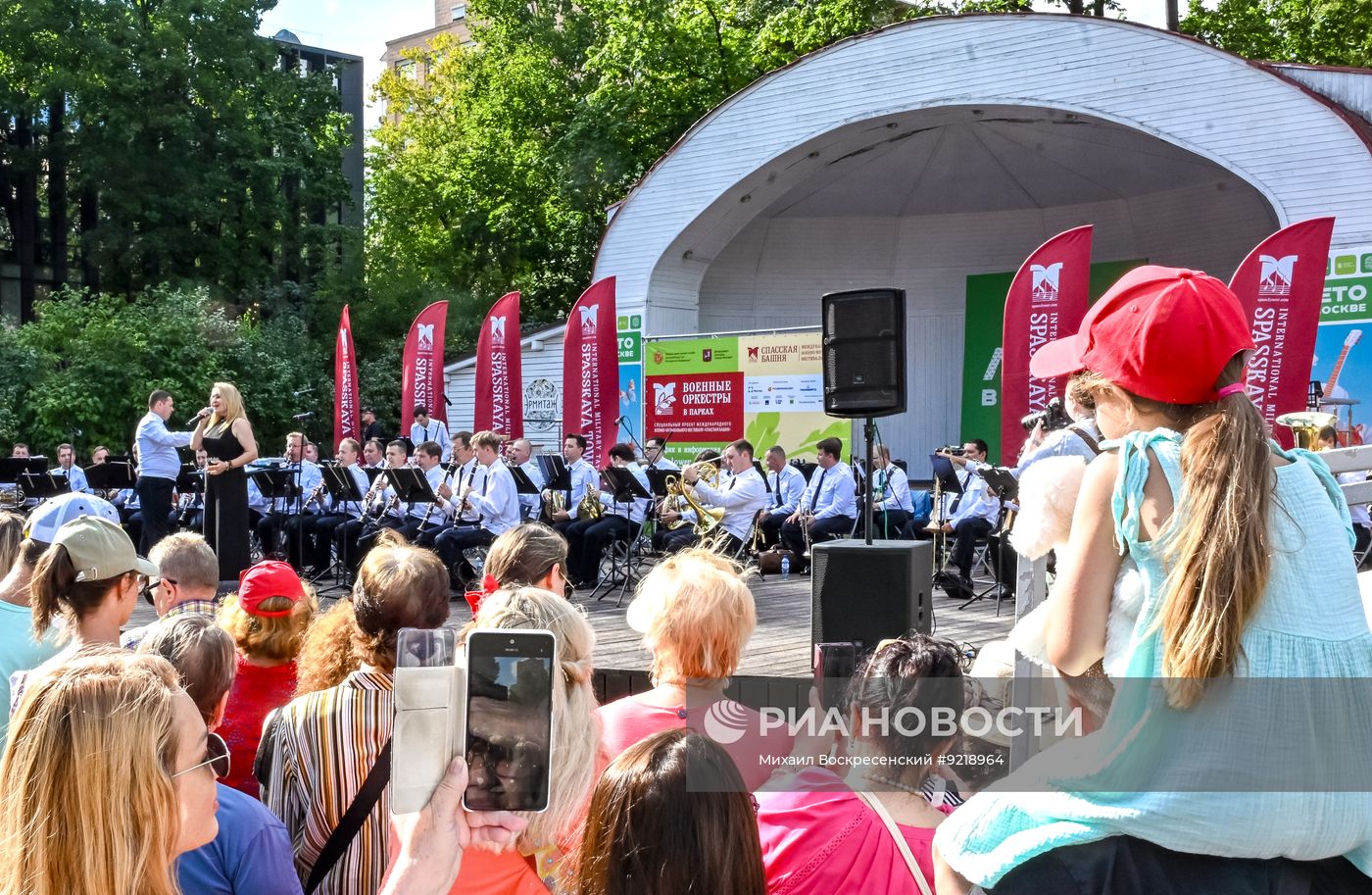 Концерт ансамбля ФСБ России в московском саду "Эрмитаж"