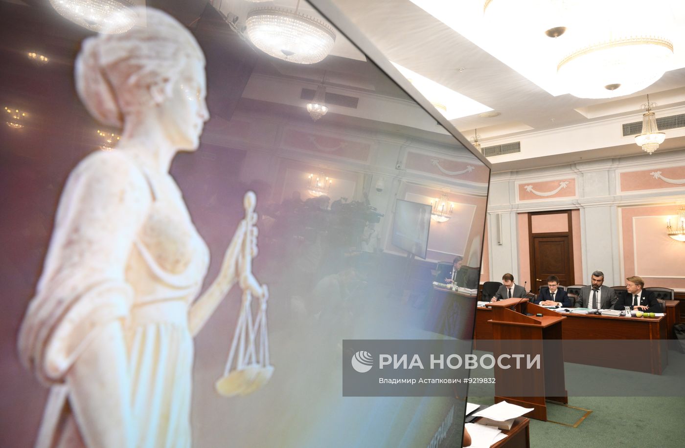 Верховный суд снял партию "Яблоко" с выборов в Госдуму РФ