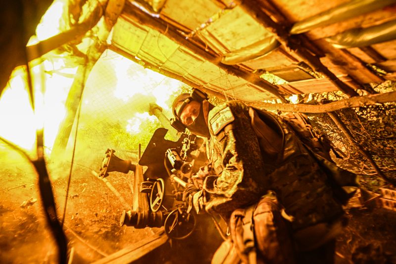 Боевая работа расчета гаубицы Д-30 спецназа "Ахмат" на Сумском направлении СВО