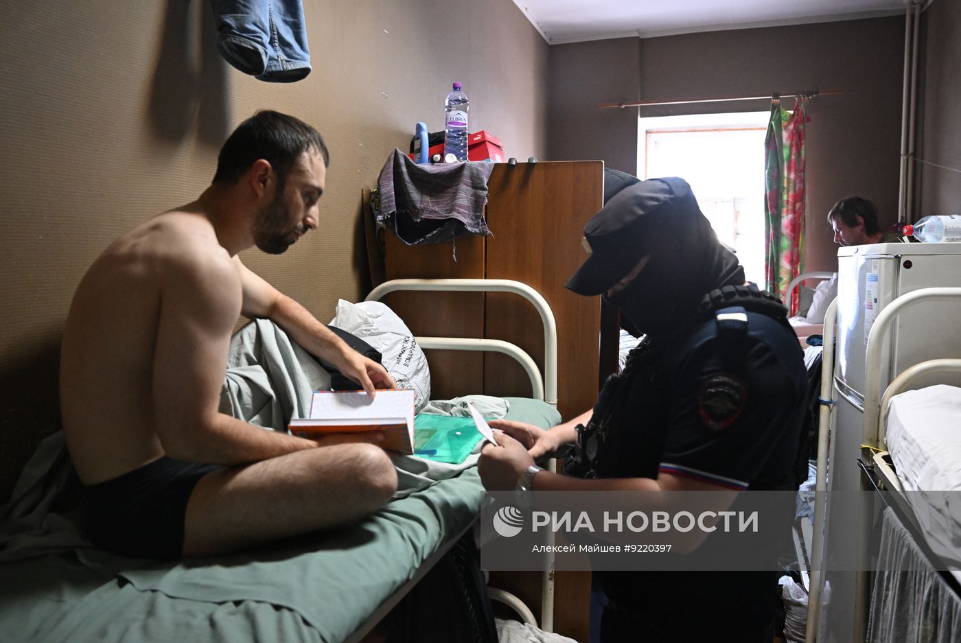 Рейд по выявлению незаконных трудовых мигрантов в Москве