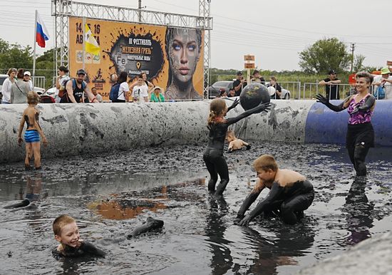 Фестиваль лечебной грязи "Железная грязь" в Минеральных водах
