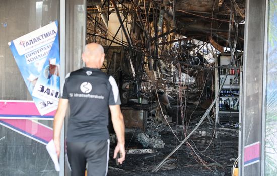 Последствия пожара в торговом центре "Галактика" в Донецке