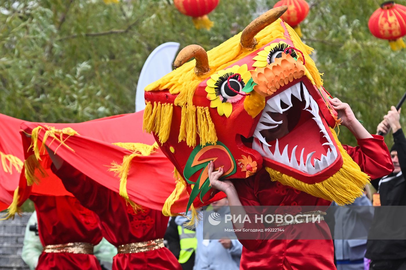 Китайский Сабантуй и гонки на лодках "Дракон" в Казани