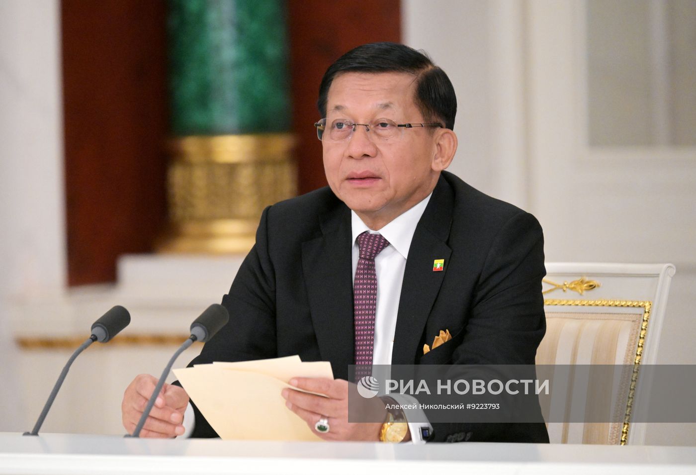 Встреча президента РФ Владимира Путина и президента Мьянмы Мин Аун Хлайна