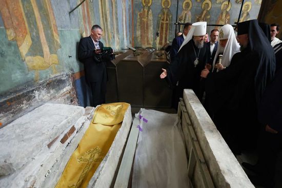Патриарх совершил молебен у мощей Дмитрия Донского в Архангельском соборе Кремля