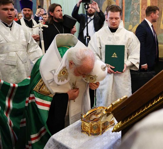 Патриарх совершил молебен у мощей Дмитрия Донского в Архангельском соборе Кремля