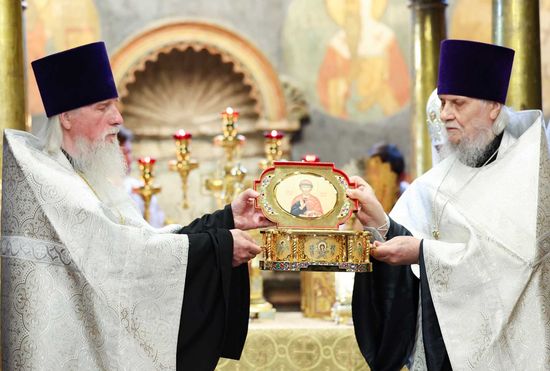 Патриарх совершил молебен у мощей Дмитрия Донского в Архангельском соборе Кремля