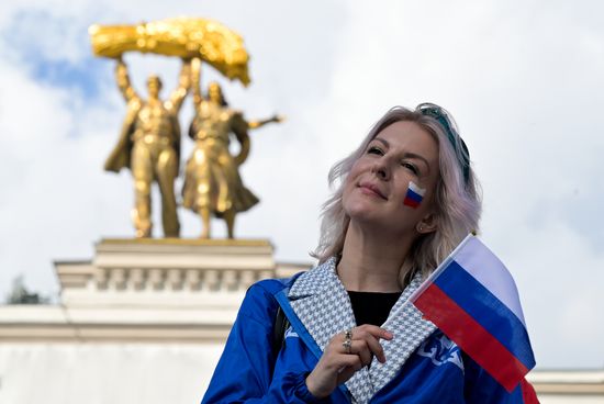Акции в Москве ко Дню Государственного флага РФ