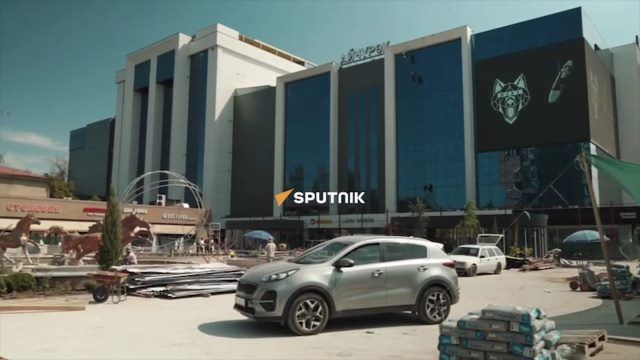 Возле ЦУМа снова появились статуи лошадей