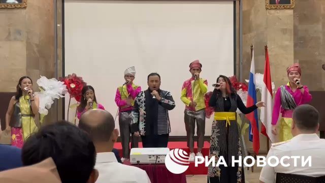Индонезийская акапелла-группа исполнила русские песни на открытии выставки в Джакарте