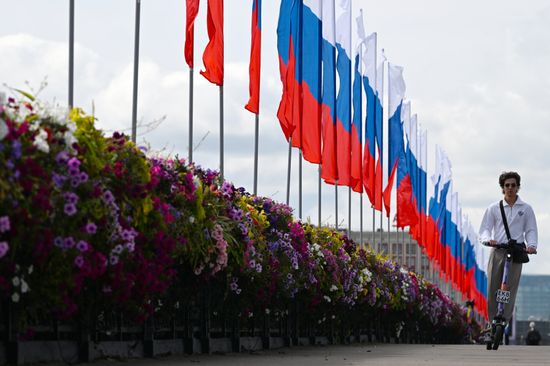 Украшение Москвы ко Дню флага России