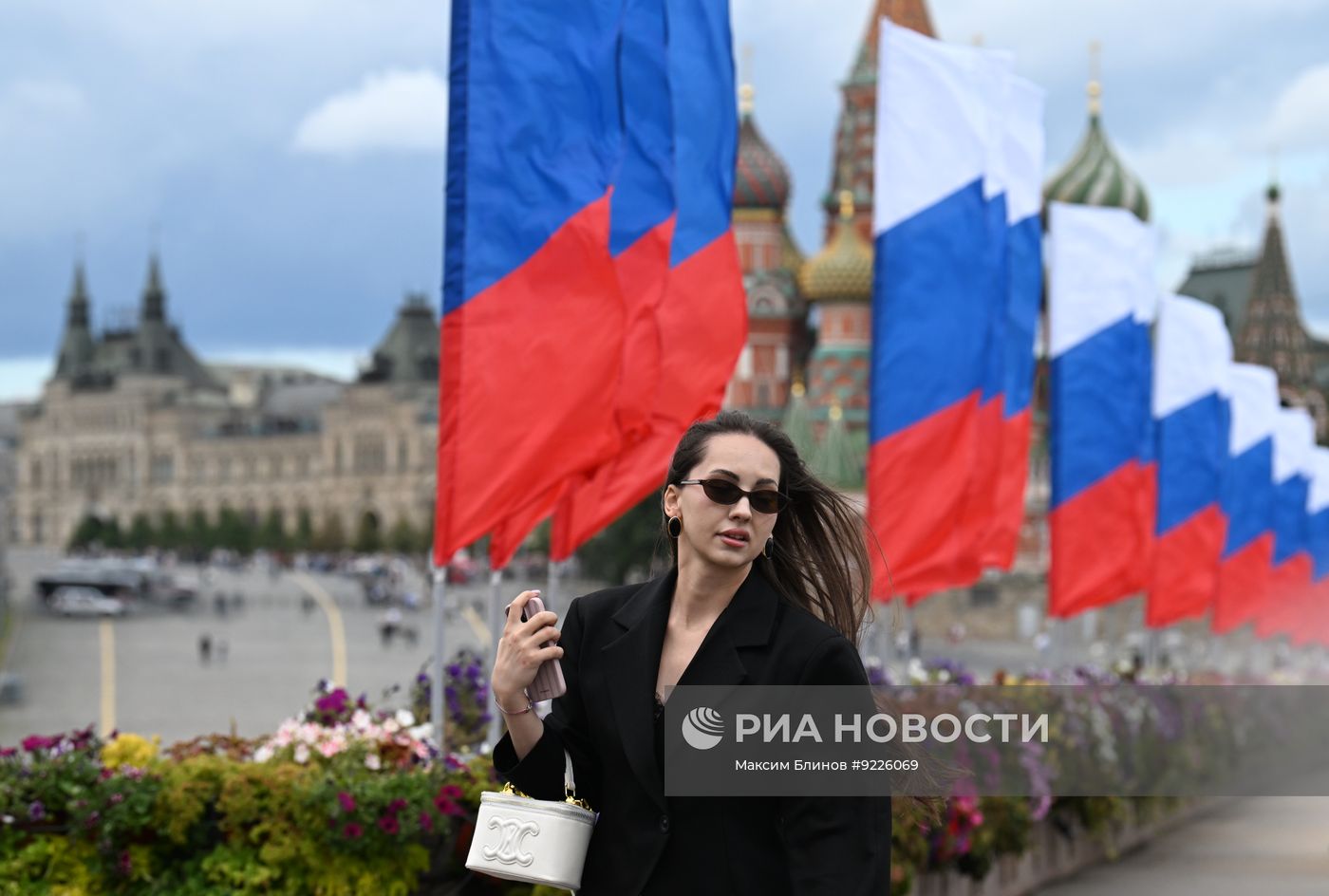 Украшение Москвы ко Дню флага России