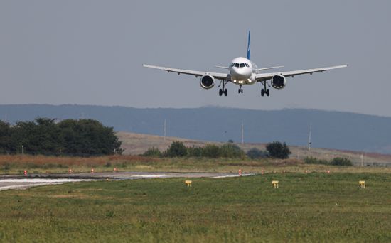 Российский лайнер МС-21 совершил взлёт с новой взлётной полосы в Грозном