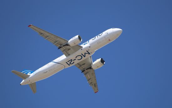 Российский лайнер МС-21 совершил взлёт с новой взлётной полосы в Грозном