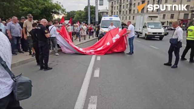 Участники шествия в Кишинёве готовятся к началу марша