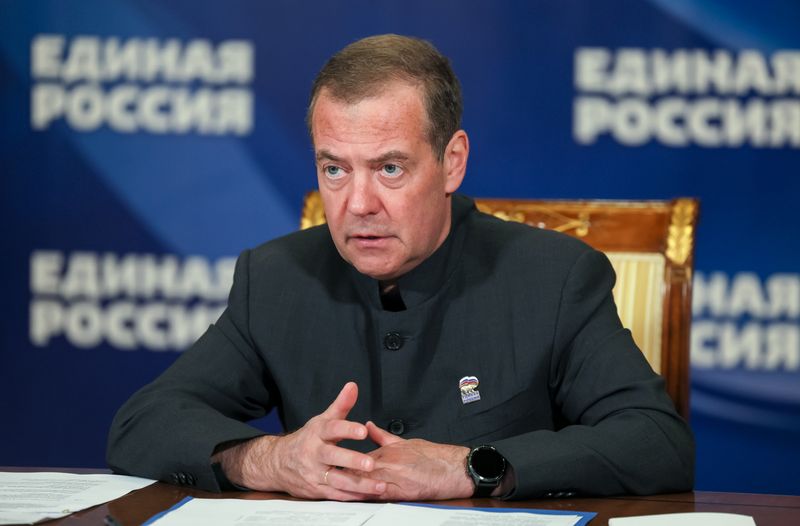 Зампред Совбеза РФ Дмитрий Медведев провел совещание по теме модернизации сельских отделений "Почты России"