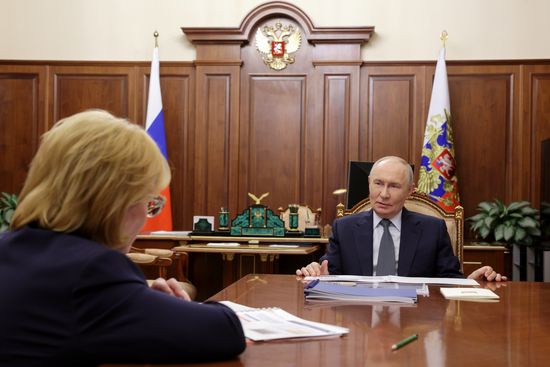 Президент Владимир Путин провел встречу с руководителем ФМБА Вероникой Скворцовой