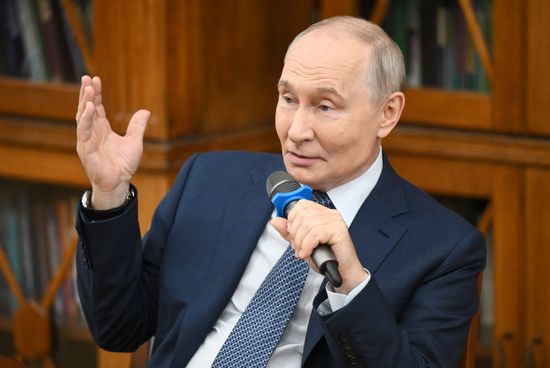 Президент РФ Владимир Путин посетил Московский педагогический госуниверситет