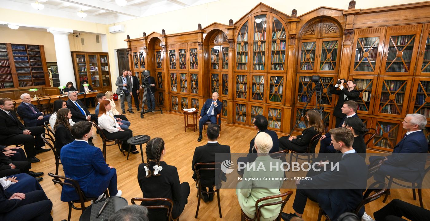 Президент РФ Владимир Путин посетил Московский педагогический госуниверситет